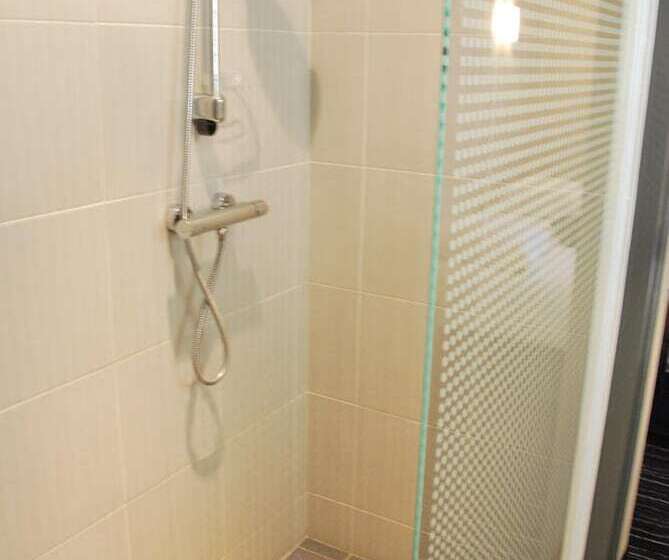 استودیوی استاندارد, Park Hôtel & Appartements