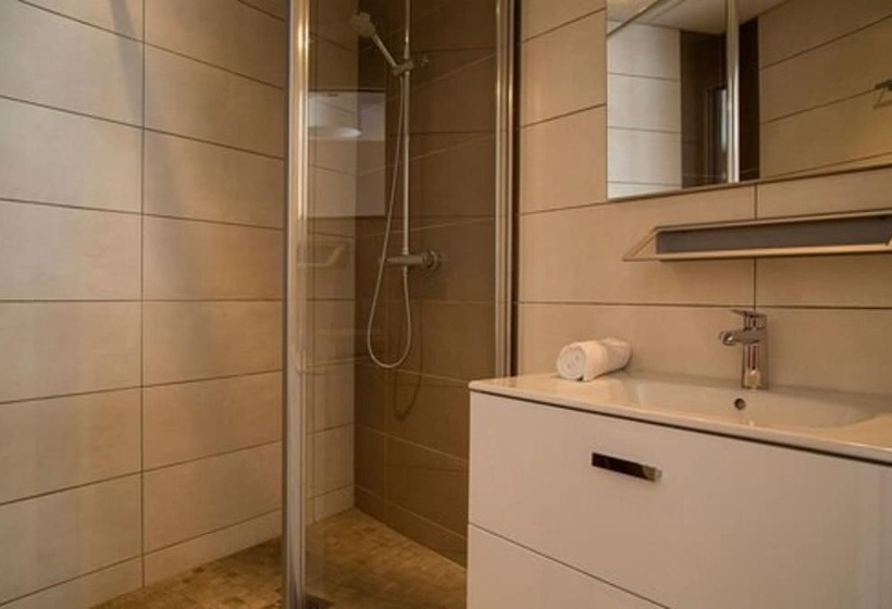 استودیوی استاندارد, Park Hôtel & Appartements