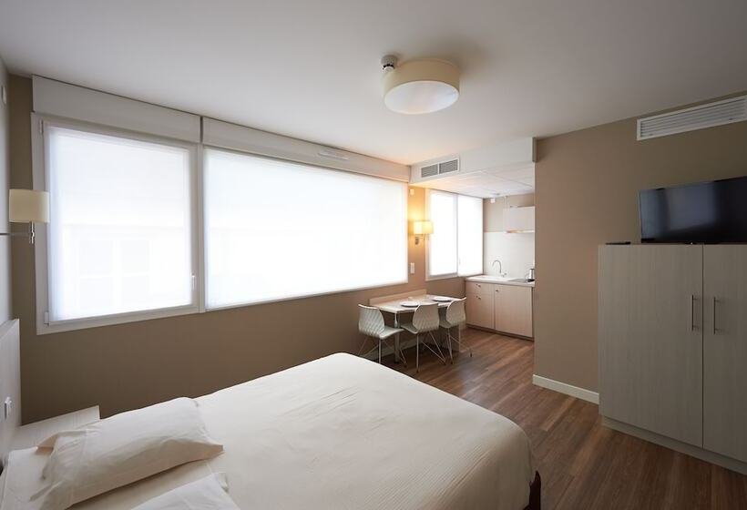 استودیوی استاندارد, Park Hôtel & Appartements