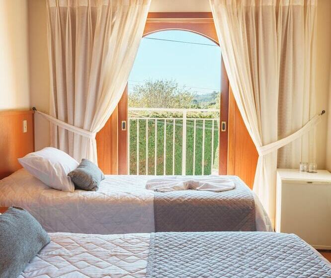 Standard Triple Room with Balcony, Pousada Recanto Almeida