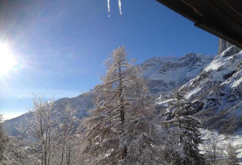 Standard Kolmen Hengen Huone, Quellenhof Leukerbad