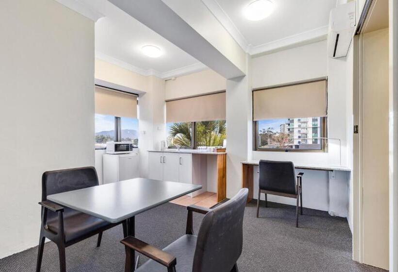 سوییت خانوادگی, Rockhampton Riverside Central Hotel Official
