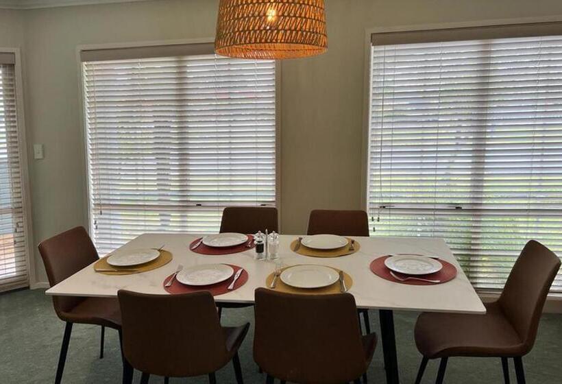سوییت خانوادگی, Silver Fern Rotorua Suites & Spa