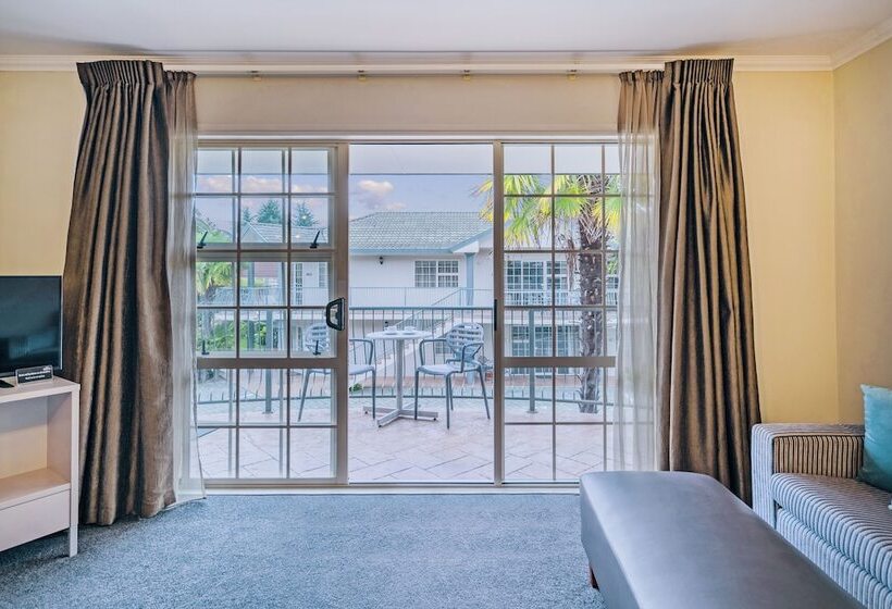 سوییت خانوادگی, Silver Fern Rotorua Suites & Spa
