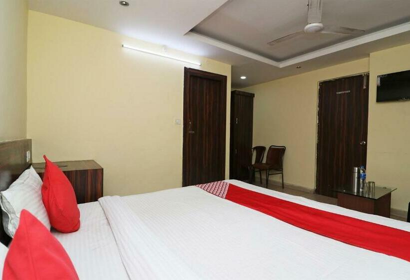 اتاق استاندارد, Vaccinated Staff- Oyo 45540 Prakash Inn