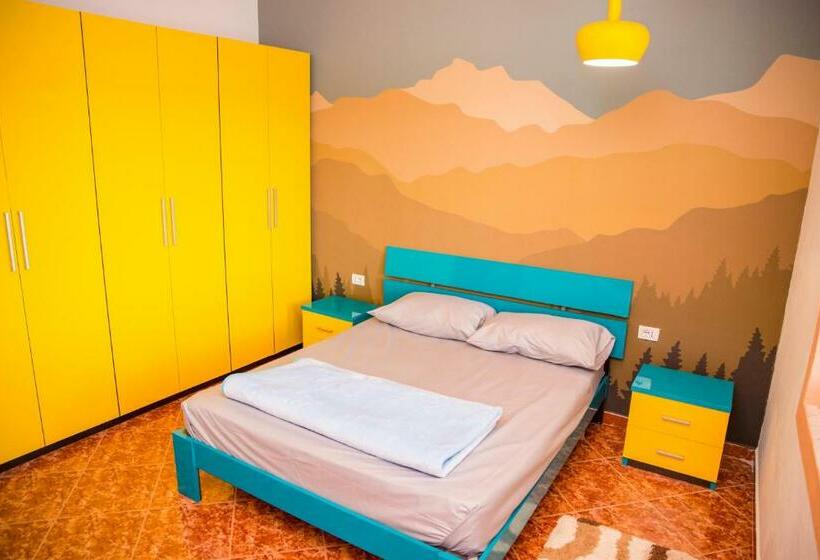 اتاق استاندارد با بالکن, Our Way Guest House & Hostel
