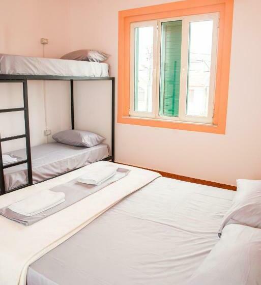 اتاق استاندارد با چشم‌انداز کوهستان, Our Way Guest House & Hostel
