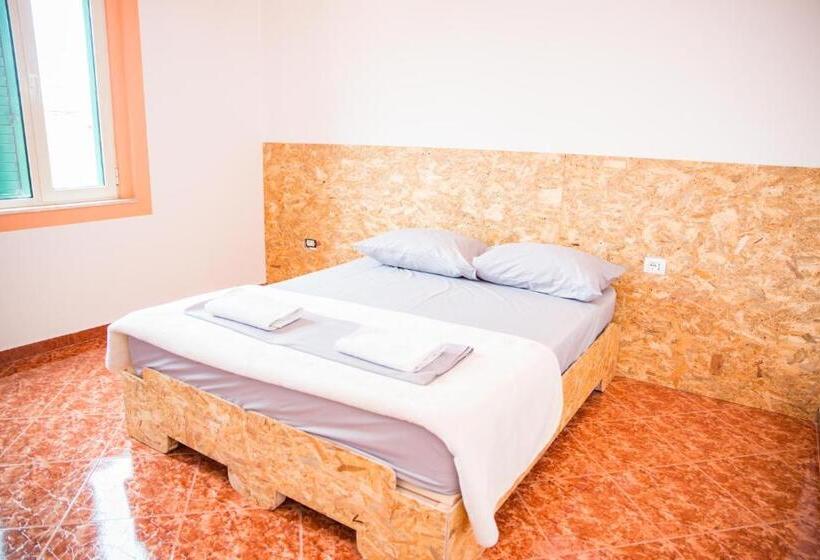 اتاق استاندارد با چشم‌انداز کوهستان, Our Way Guest House & Hostel