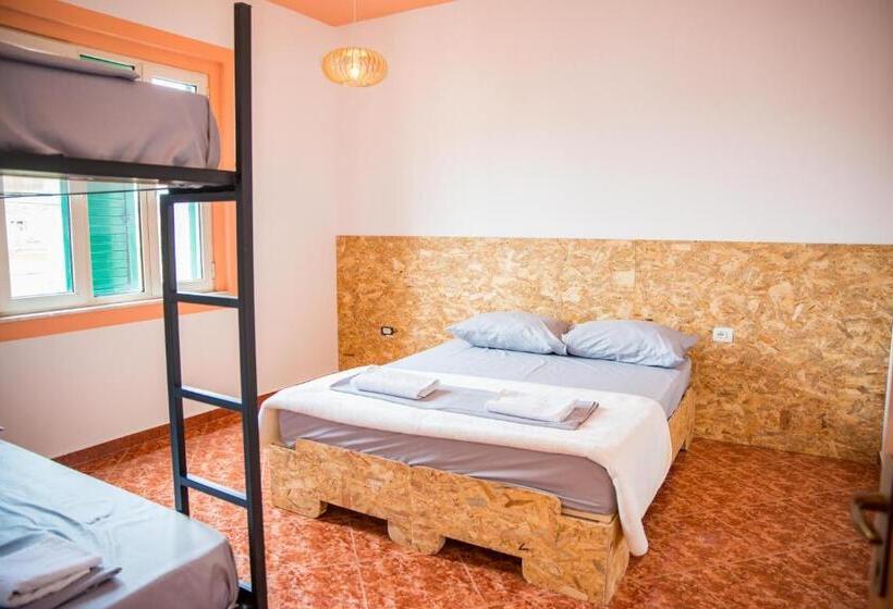 اتاق استاندارد با چشم‌انداز کوهستان, Our Way Guest House & Hostel