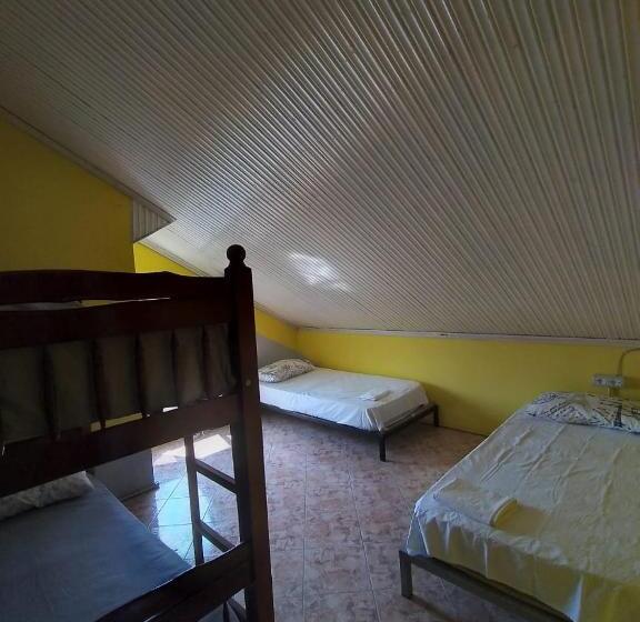 اتاق اکونومی, Our Way Guest House & Hostel