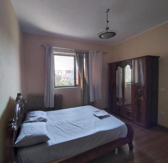 اتاق لوکس با تخت بزرگ, Our Way Guest House & Hostel