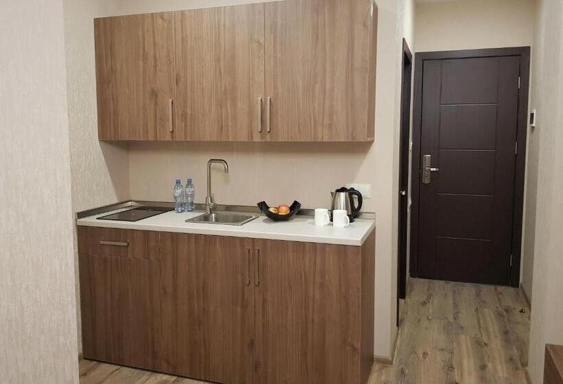 سوییت جونیور, Crystal Resort