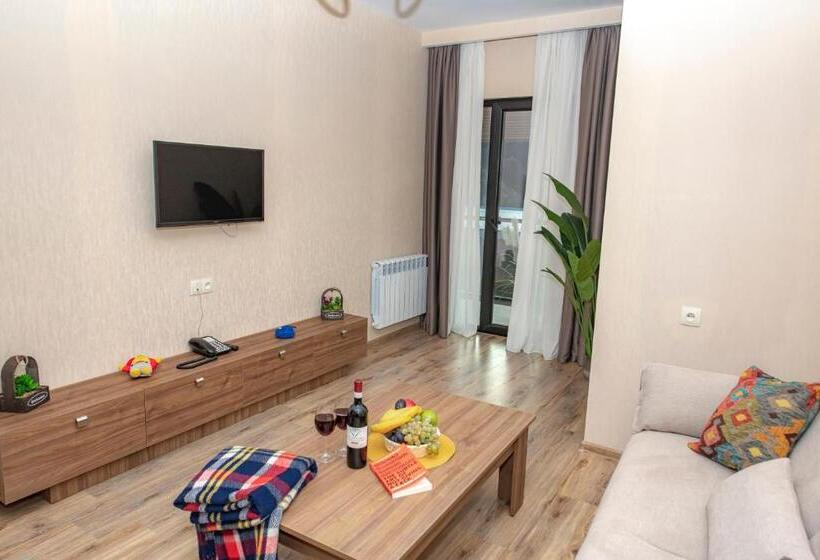 سوییت, Crystal Resort