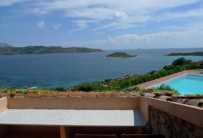 استودیوی سوپریور, Villaggio Est A Capo Coda Cavallo San Teodoro