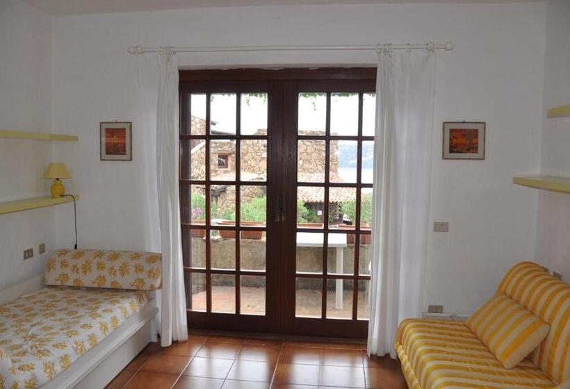 استودیوی استاندارد با چشم‌انداز دریا, Villaggio Est A Capo Coda Cavallo San Teodoro