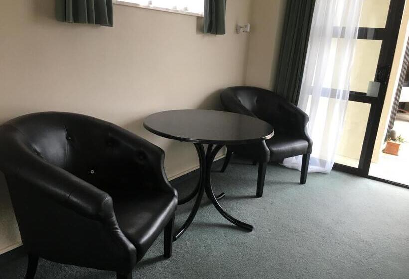 استودیوی لوکس, Ascot Oamaru Motel