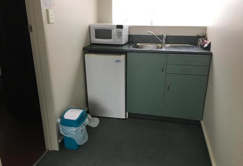 استودیوی لوکس, Ascot Oamaru Motel