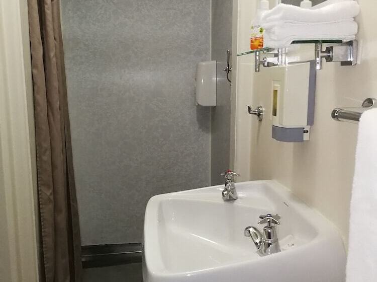 استودیوی لوکس, Ascot Oamaru Motel