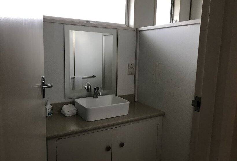 استودیوی استاندارد, Ascot Oamaru Motel