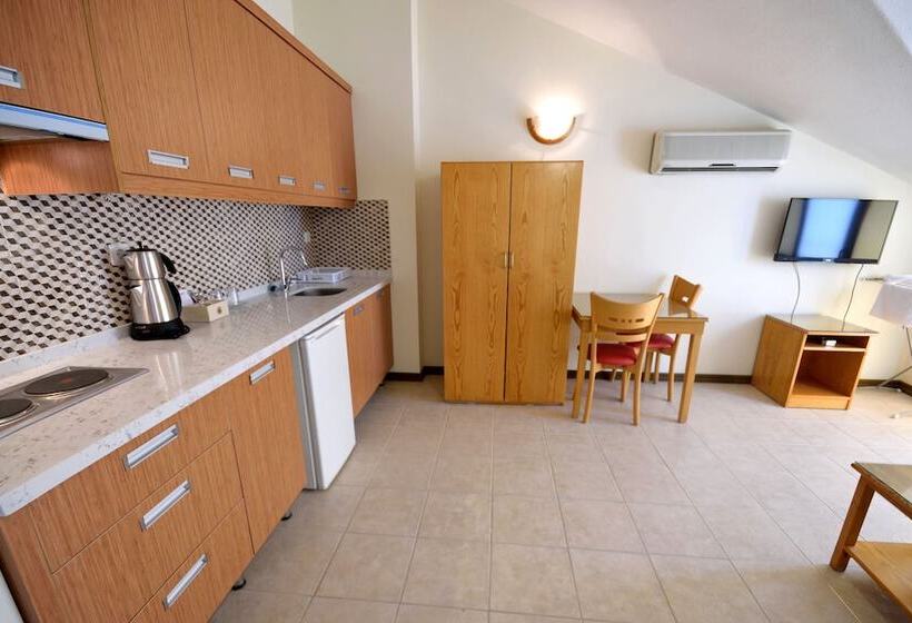 آپارتمان اکونومی 1 خوابه, Fora Apart