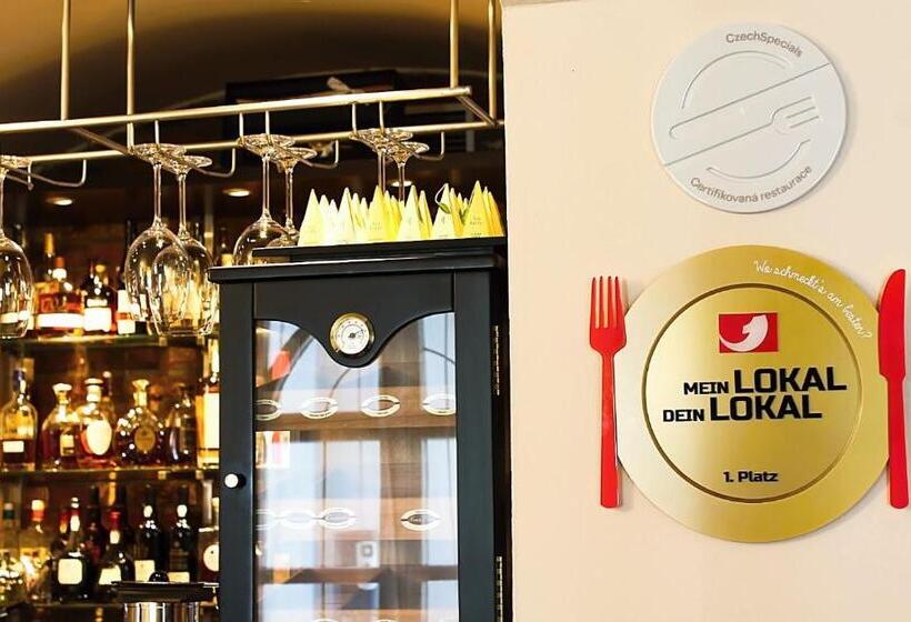 اتاق لوکس, Gourmet Hotel Villa Patriot