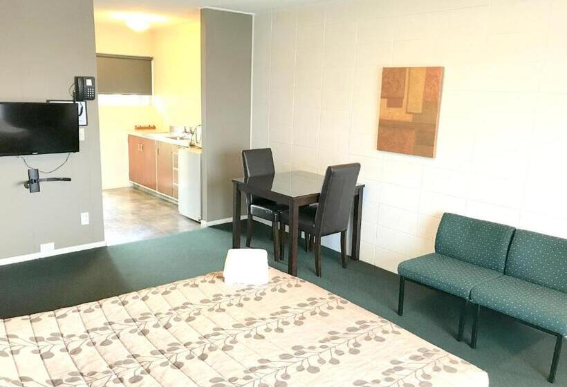 استودیوی استاندارد, Greenview Motel