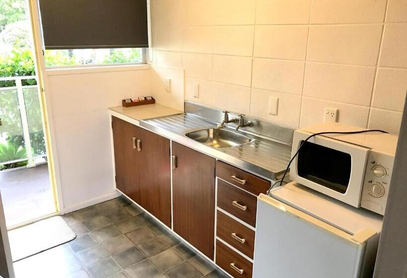 استودیوی استاندارد, Greenview Motel