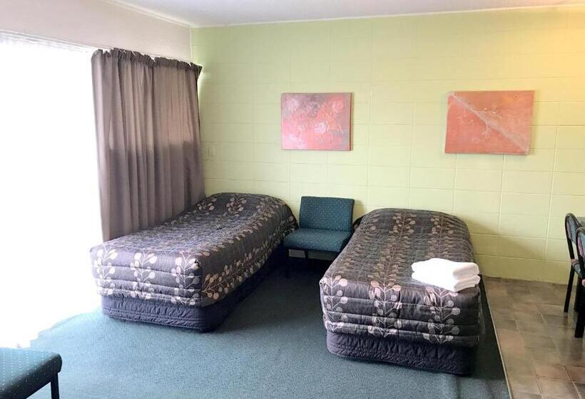 اتاق خانوادگی, Greenview Motel