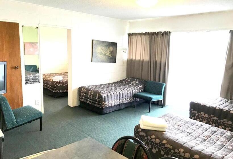 اتاق خانوادگی, Greenview Motel