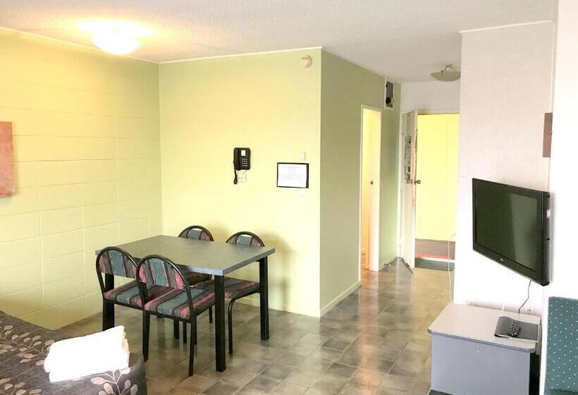 اتاق خانوادگی, Greenview Motel