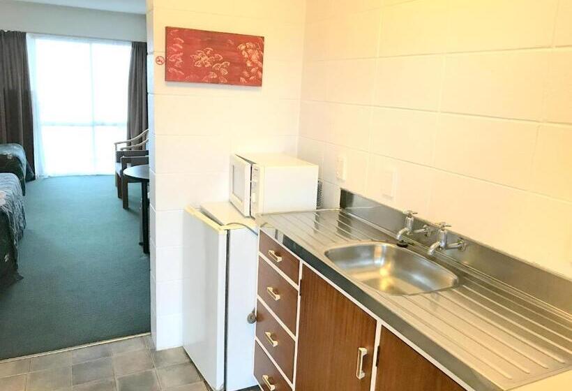 استودیوی کلاسیک, Greenview Motel