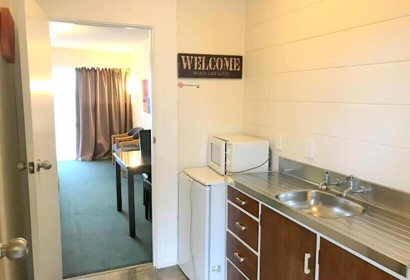 استودیوی استاندارد, Greenview Motel