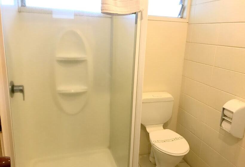 استودیوی استاندارد, Greenview Motel