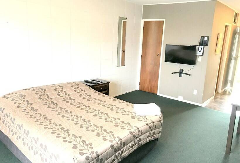 استودیوی استاندارد, Greenview Motel