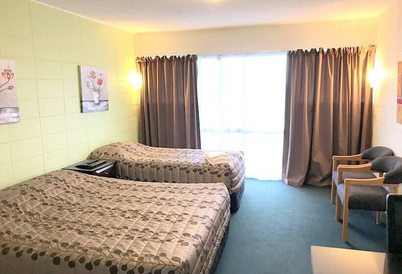استودیوی استاندارد, Greenview Motel