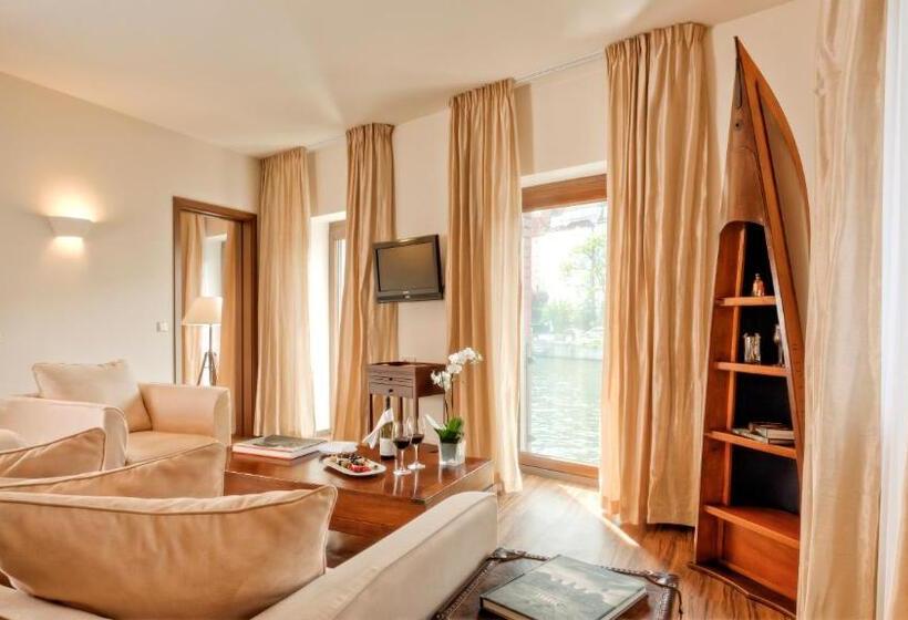 سوییت, Abion Villa Suites