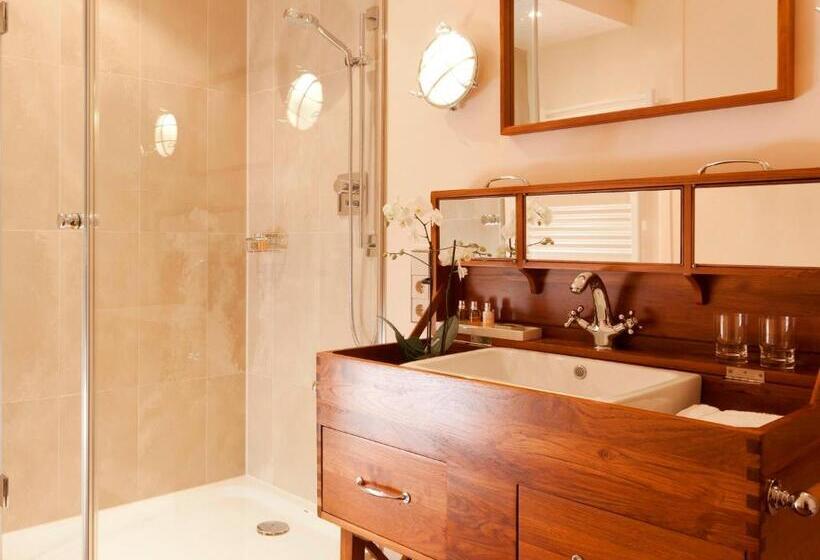 اتاق اجرایی, Abion Villa Suites