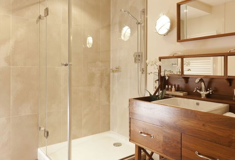 اتاق اجرایی, Abion Villa Suites