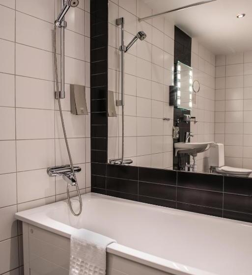 디럭스 룸 킹사이즈 침대, Donners Hotell