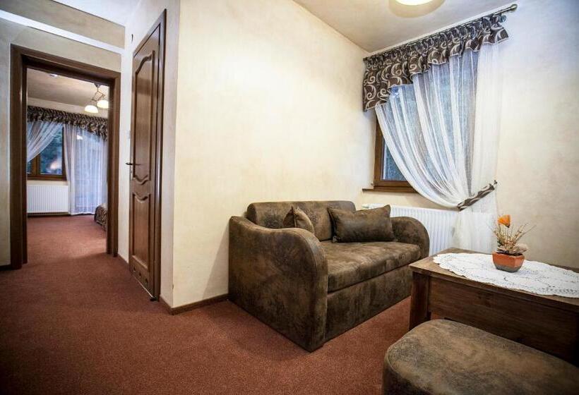 Standard Triple Room, Dwor Karolowka