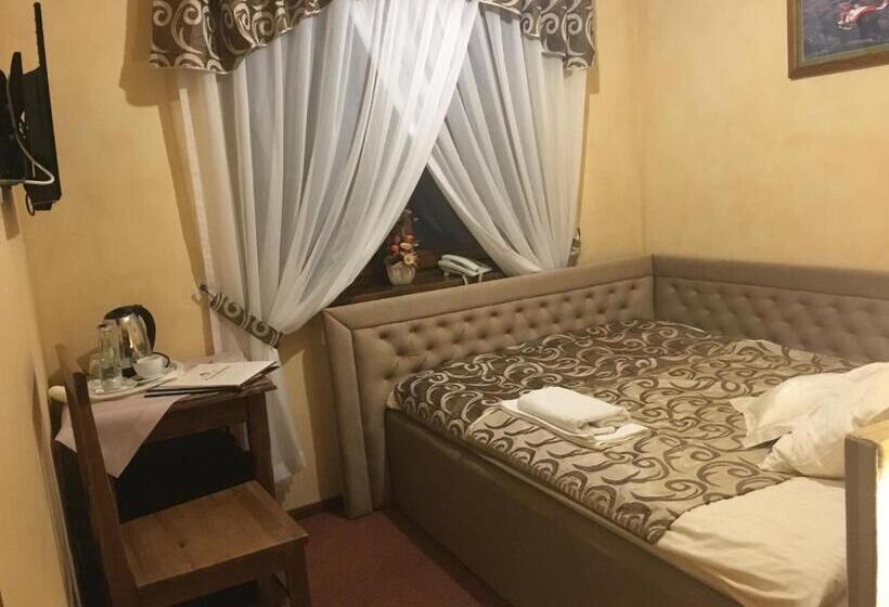 اتاق استاندارد یک نفره, Dwor Karolowka