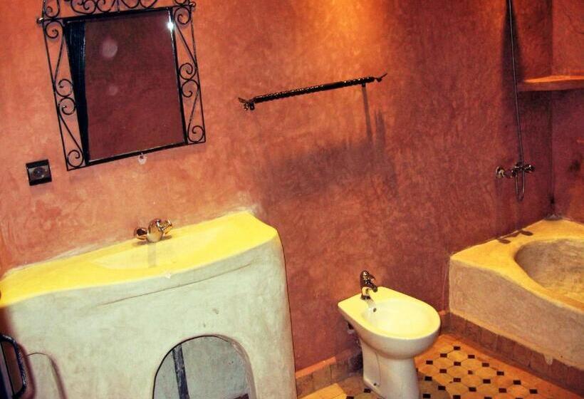 اتاق لوکس با چشم‌انداز باغ, Restaurant La Kasbah