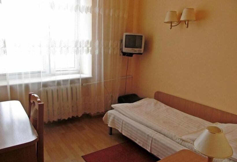 Standard Single Room, Iskra