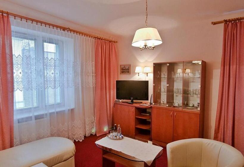 استودیوی استاندارد, Iskra