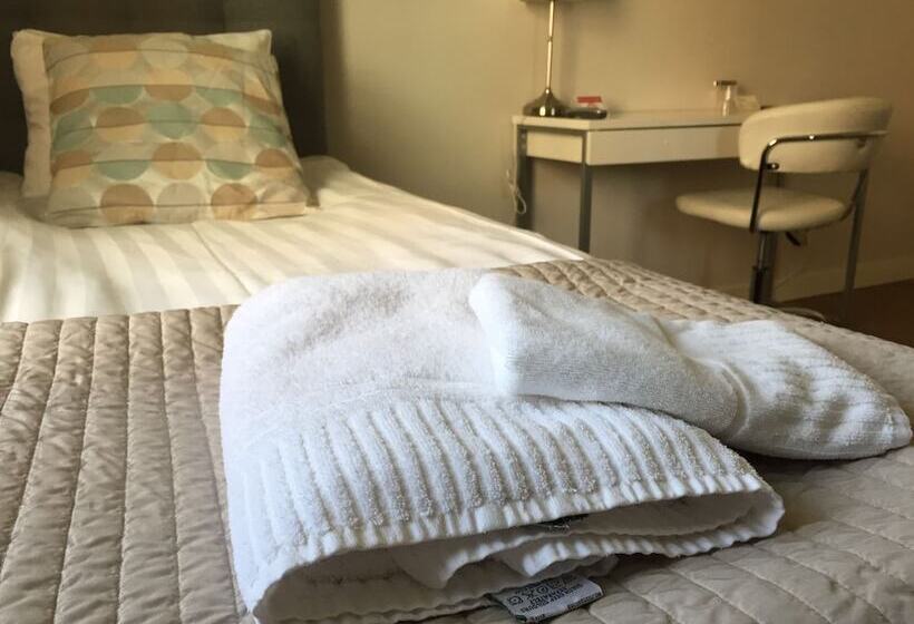 اتاق استاندارد یک نفره, Charlotte / Stella