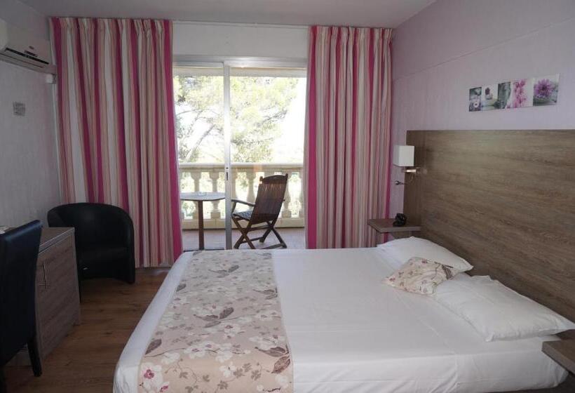 اتاق استاندارد یک نفره, Logis Hotel Le Col De L Ange