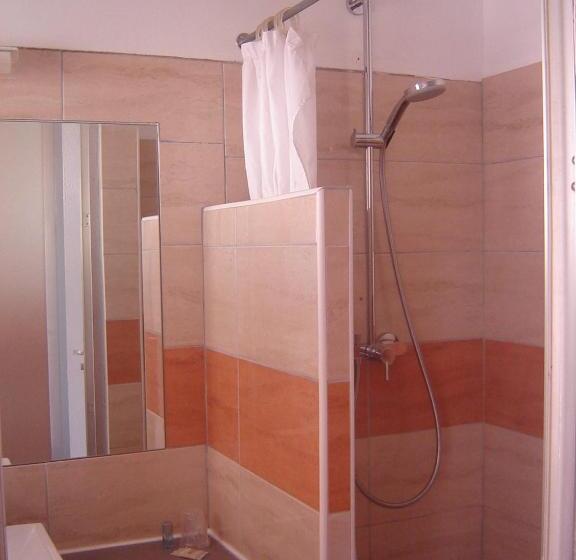 اتاق استاندارد, Logis Hotel Le Col De L Ange
