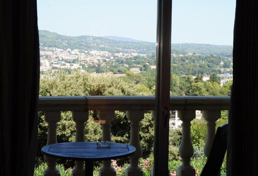 اتاق استاندارد سه نفره, Logis Hotel Le Col De L Ange