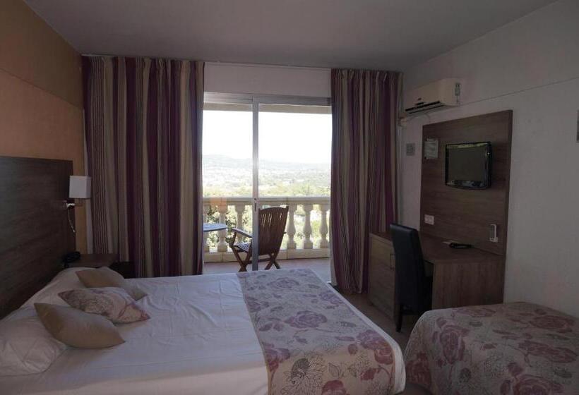 اتاق استاندارد سه نفره, Logis Hotel Le Col De L Ange