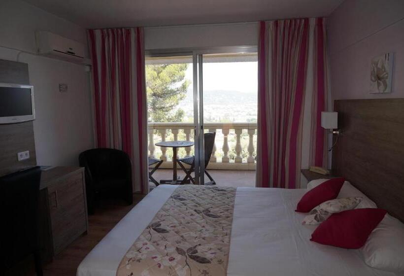 اتاق استاندارد سه نفره, Logis Hotel Le Col De L Ange